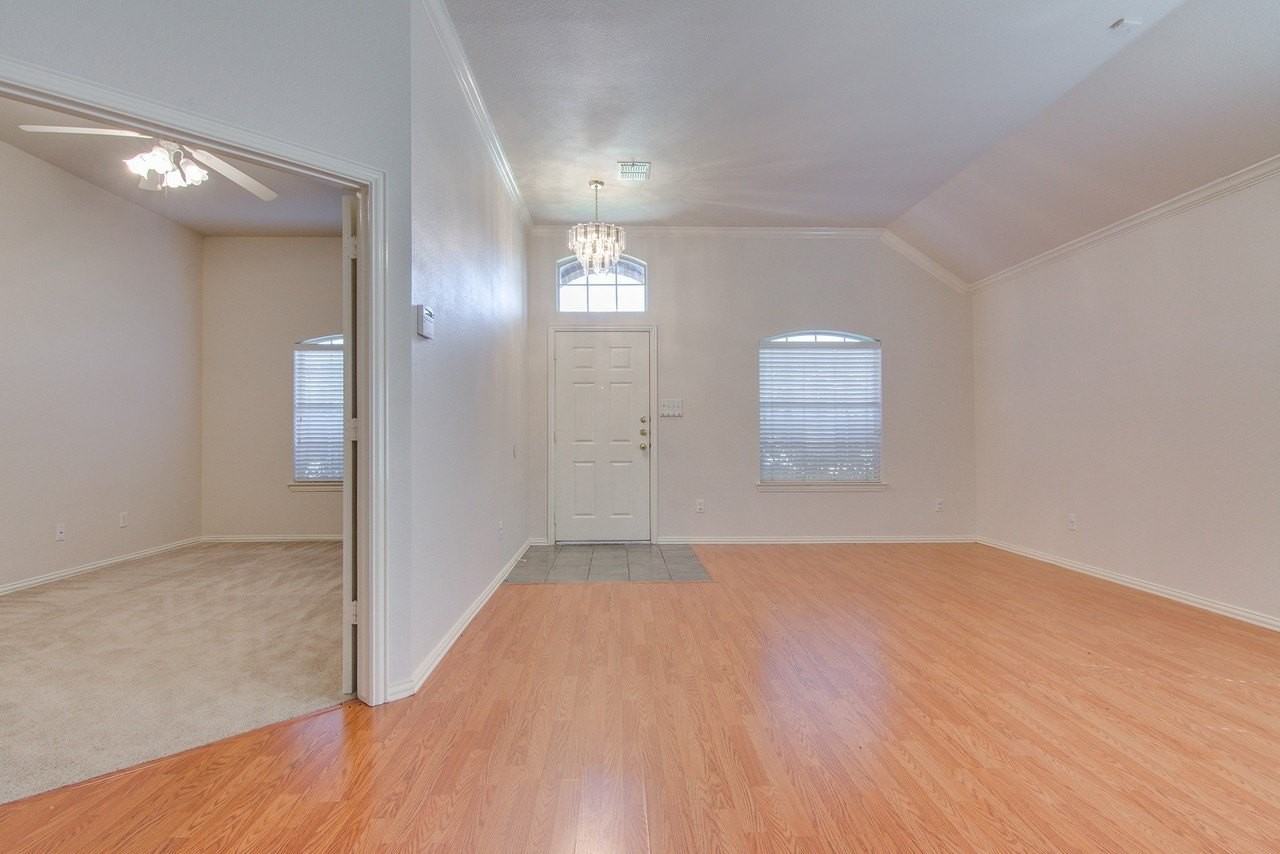 1133 Hillwood Dr - Photo 6 of 26