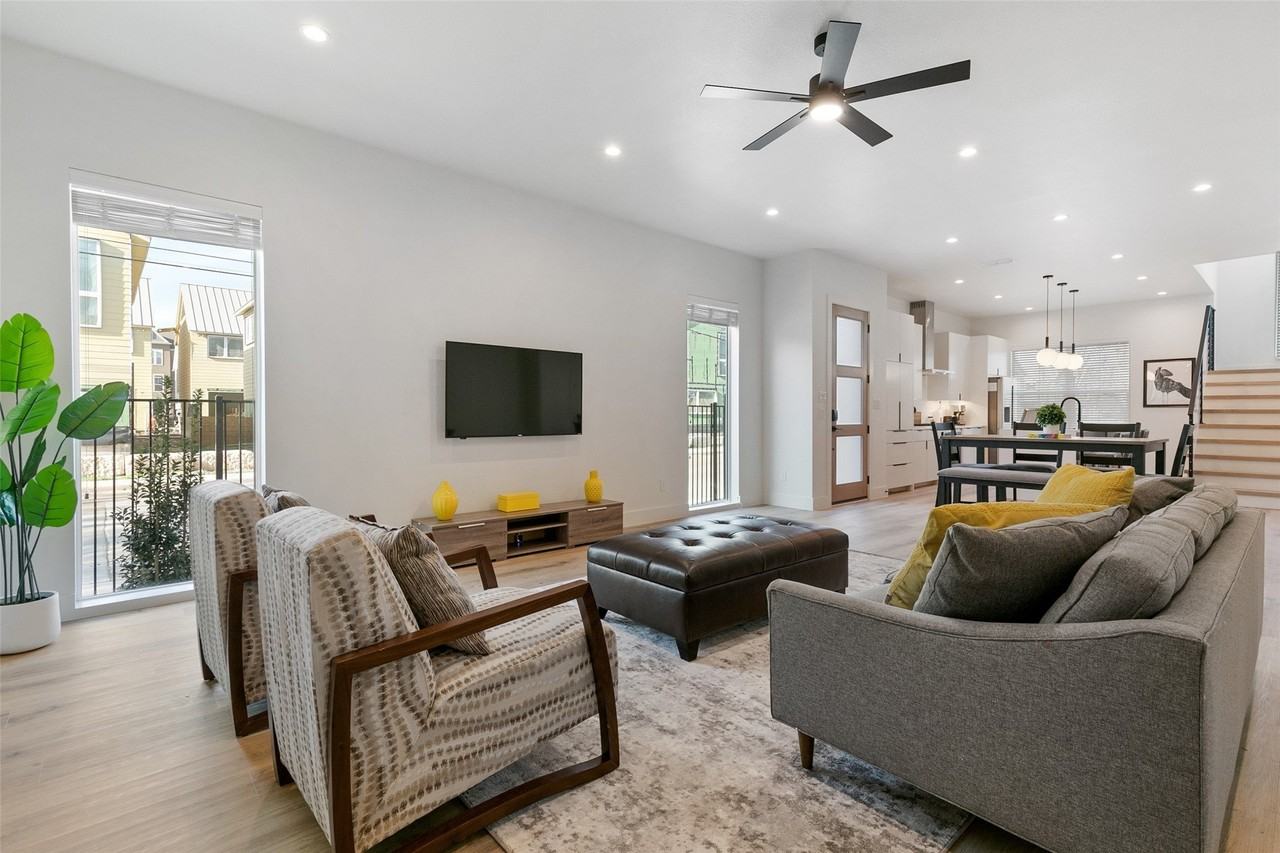 2513 N Winnetka Ave - Photo 3 of 25