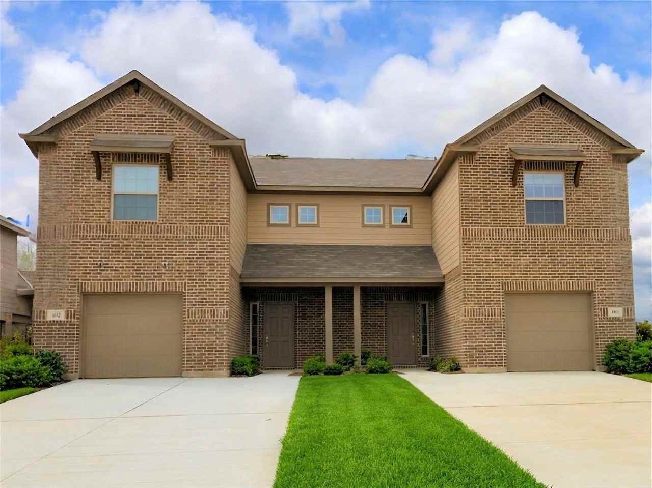 402 Saddle Ln - Photo 3 of 24