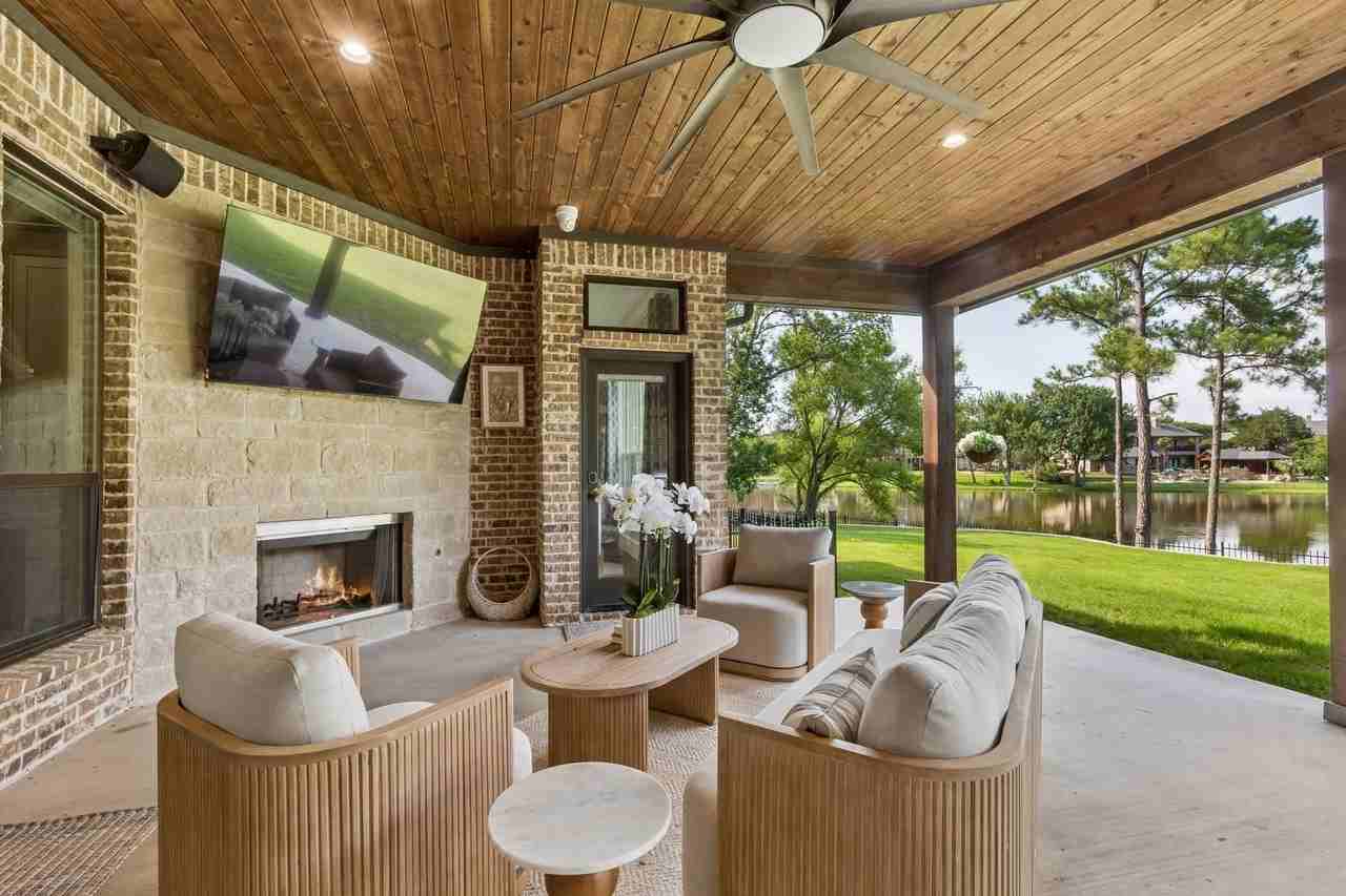 517 Pine Island Cir - Photo 3 of 40