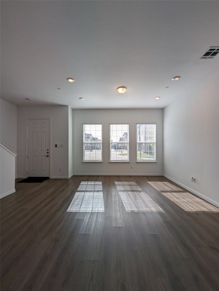 2257 Adena Springs Dr - Photo 4 of 31