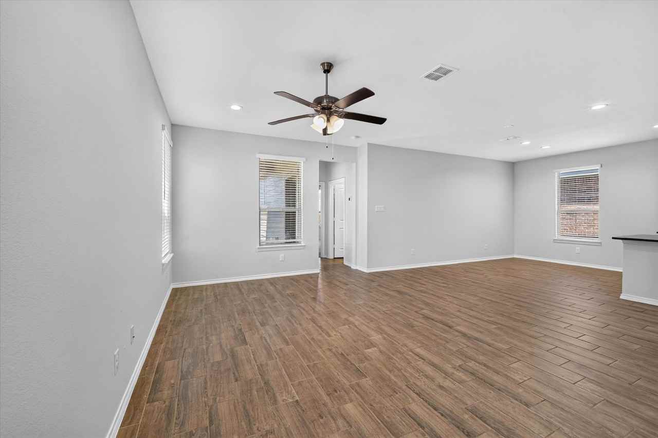 3304 Shortgrass Ln - Photo 2 of 19