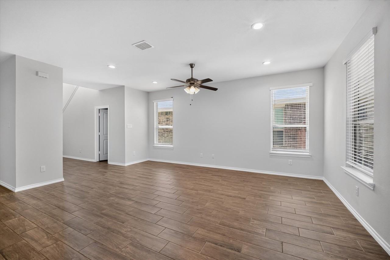 3304 Shortgrass Ln - Photo 4 of 19
