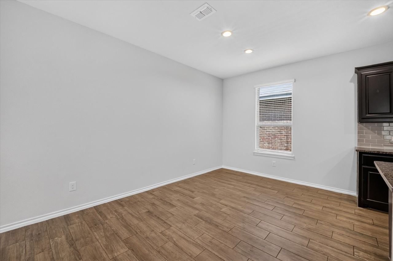 3304 Shortgrass Ln - Photo 6 of 19
