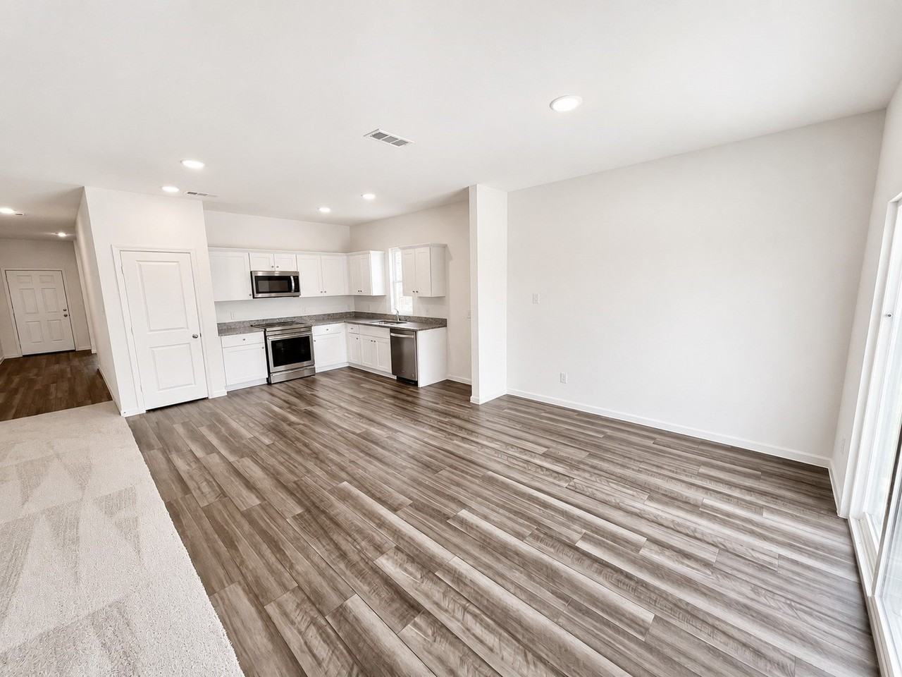 3008 Lacebark Ct - Photo 5 of 17