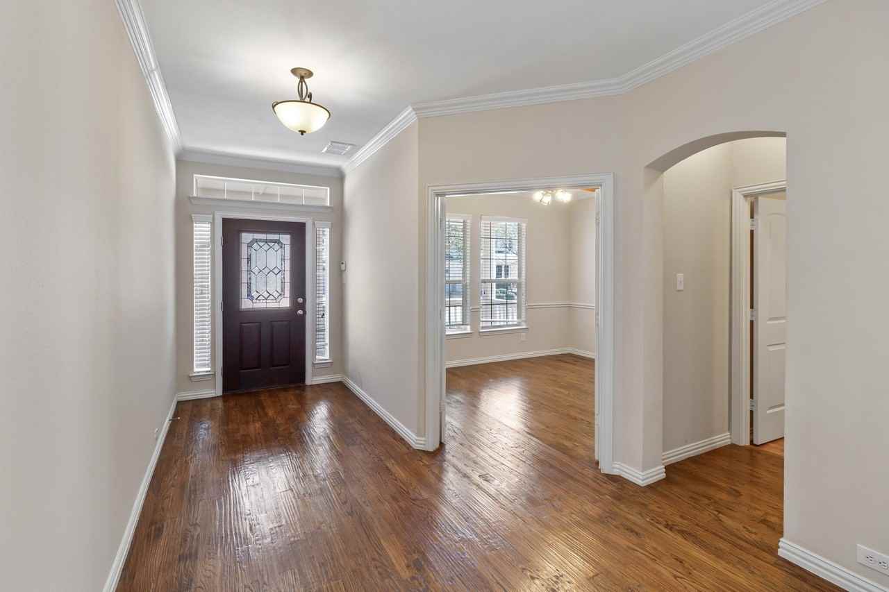 4908 Rushden Rd - Photo 3 of 35