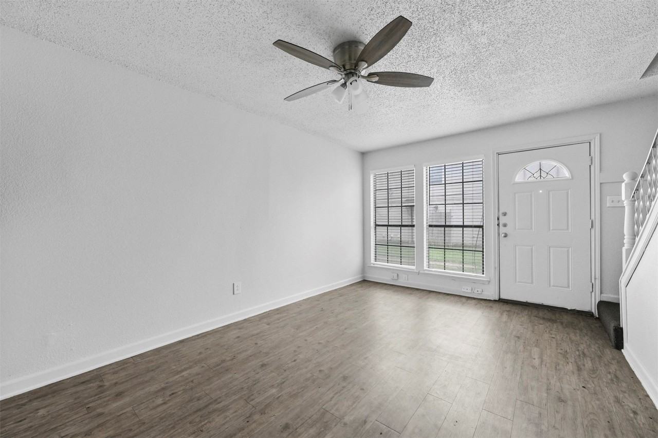 4921 Miller Ave - Photo 3 of 15