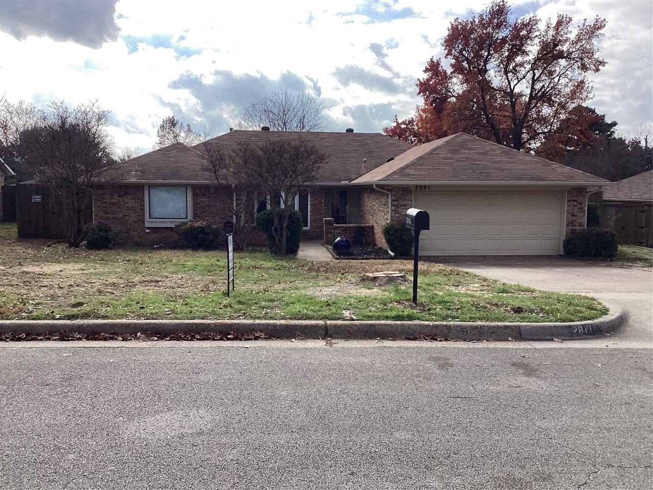 2841 Southridge Dr