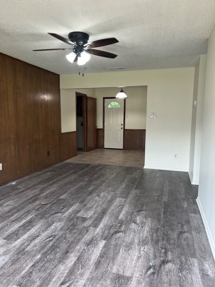 404 Renfro St - Photo 2 of 11