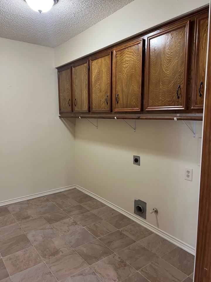 404 Renfro St - Photo 5 of 11