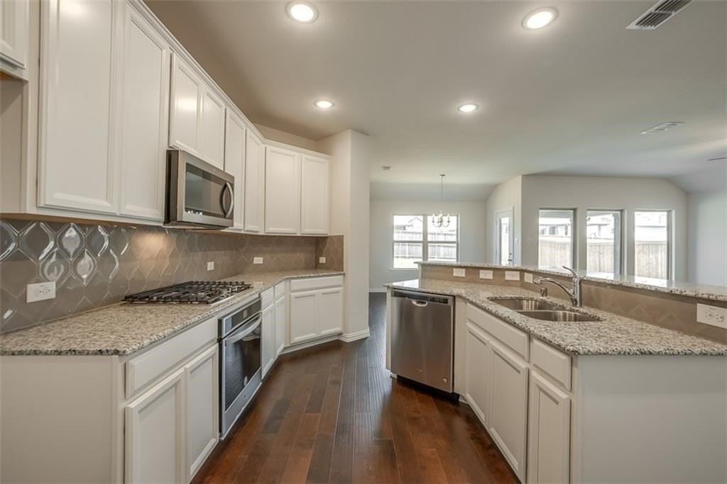 1829 Meadow Trail Ln - Photo 3 of 14