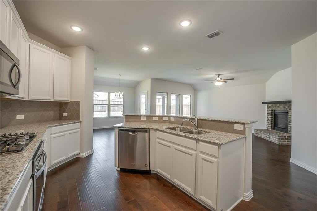 1829 Meadow Trail Ln - Photo 4 of 14