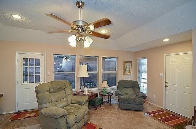 3112 Fairfield Dr - Photo 3 of 17