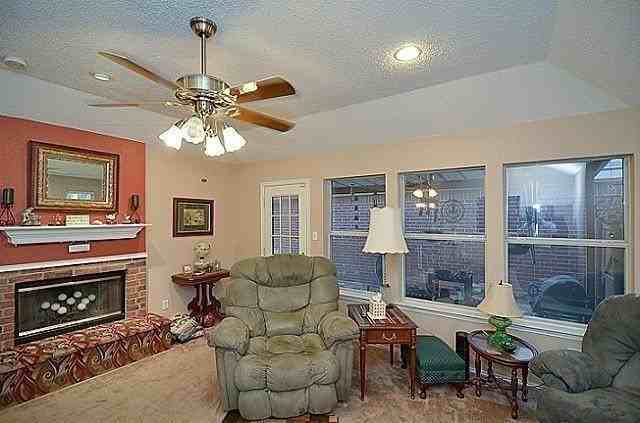 3112 Fairfield Dr - Photo 4 of 17