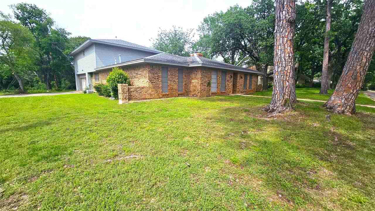 1908 Westridge St - Photo 2 of 39