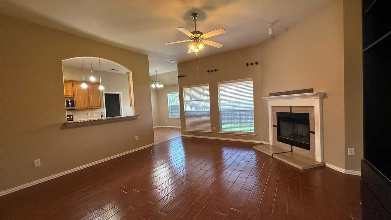 929 Mesa Vista Dr - Photo 3 of 28