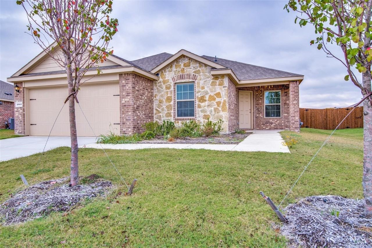 1512 Wild Rye Cir - Photo 2 of 25