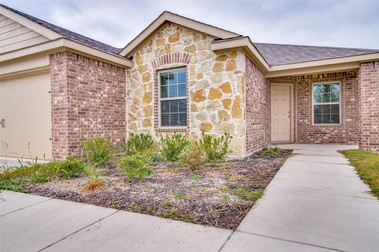 1512 Wild Rye Cir - Photo 3 of 25