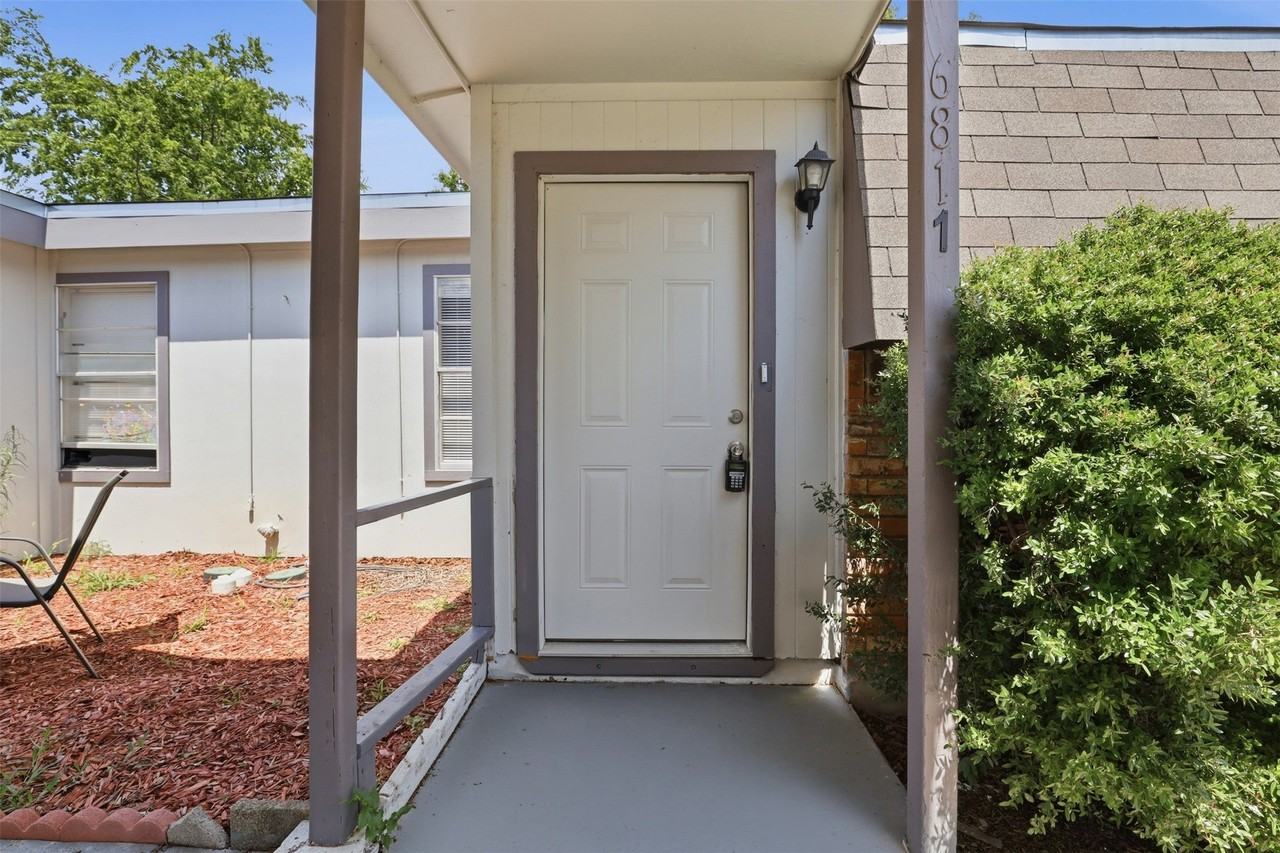 6811 Trail Lake Dr - Photo 3 of 26