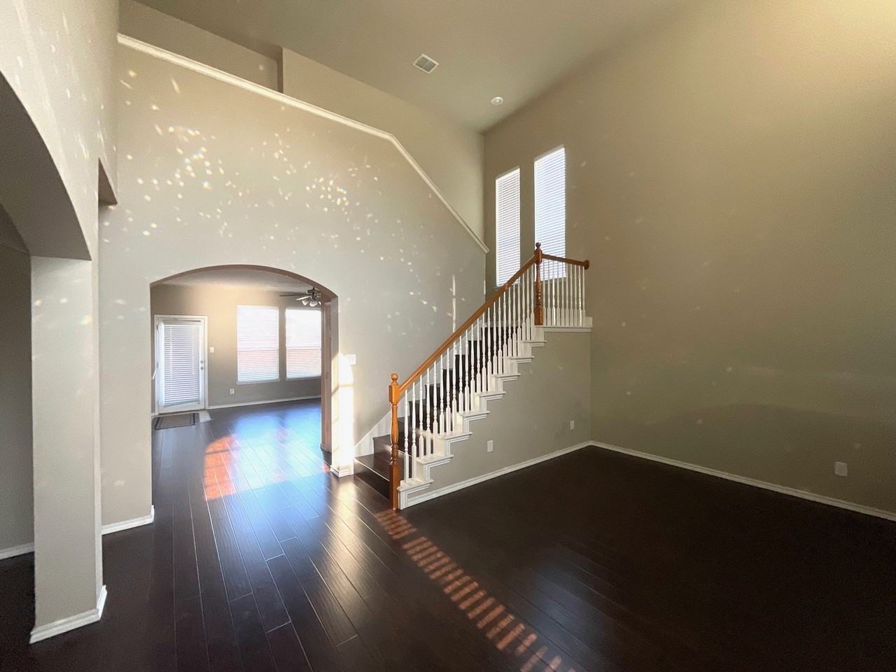 3102 Red Oak Dr - Photo 2 of 19