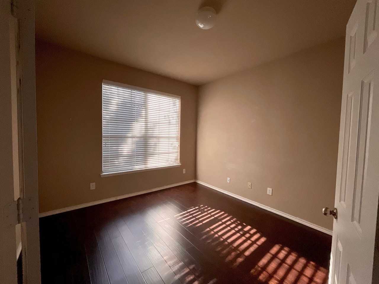 3102 Red Oak Dr - Photo 5 of 19