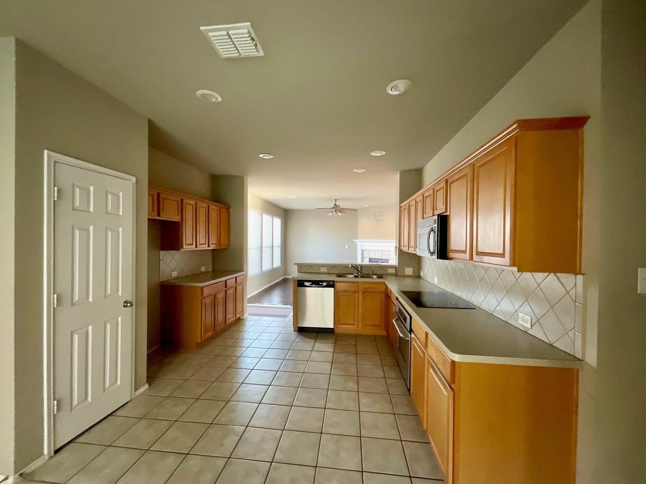 3102 Red Oak Dr - Photo 6 of 19
