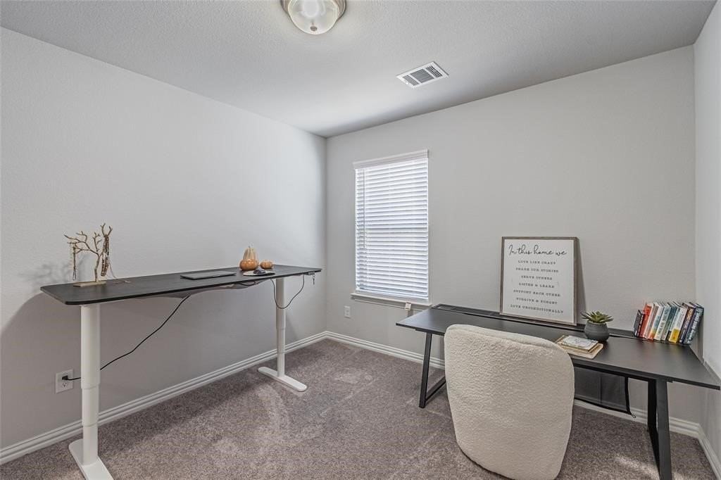 579 Ruthye Ln - Photo 6 of 33