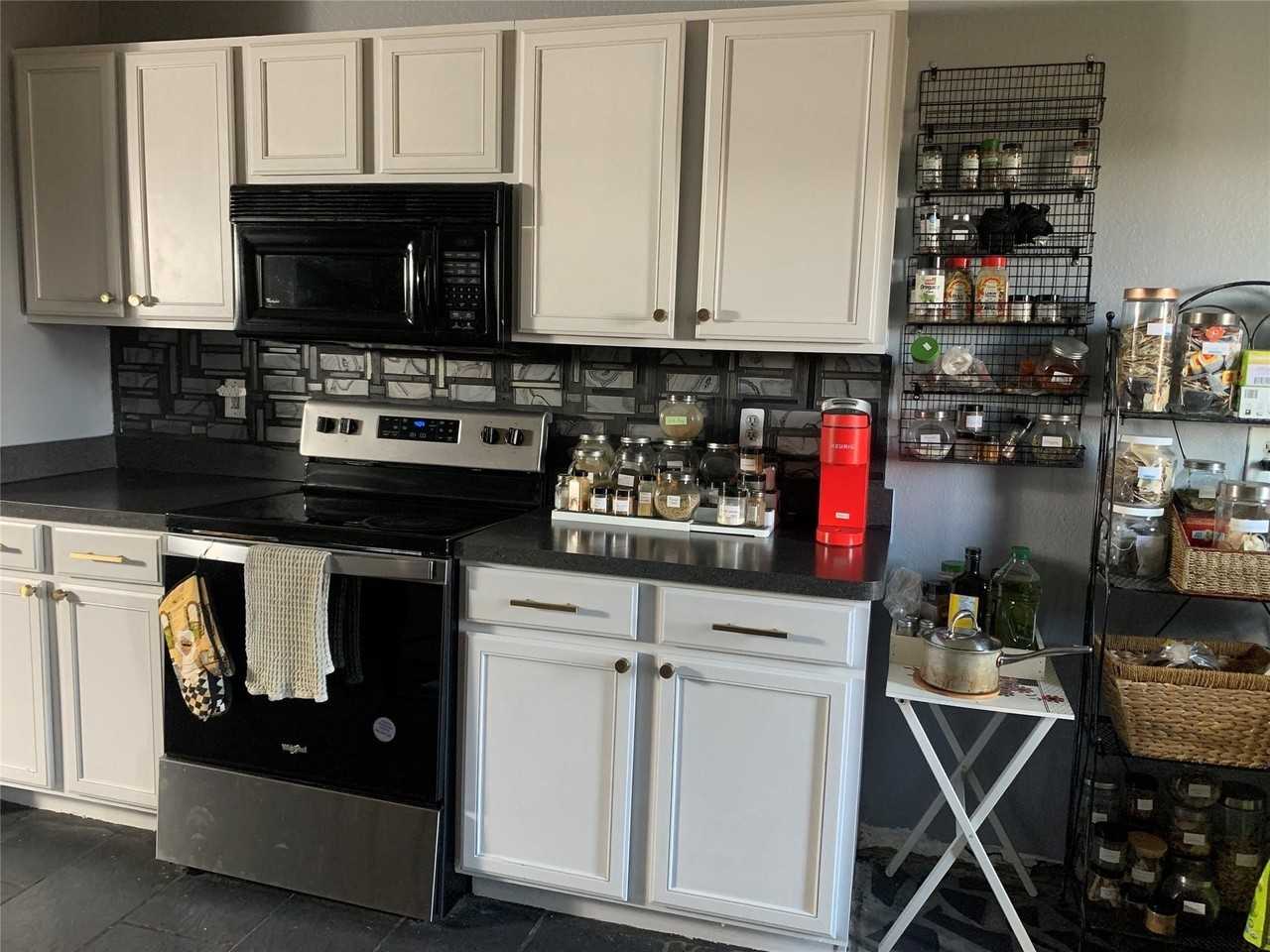 208 Dakota Ridge Dr - Photo 3 of 10