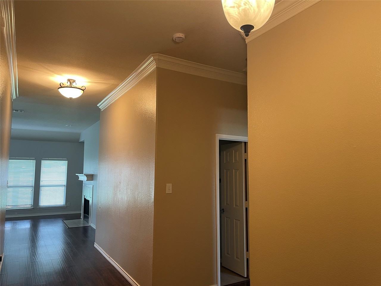 1208 Lazy Ln - Photo 3 of 35