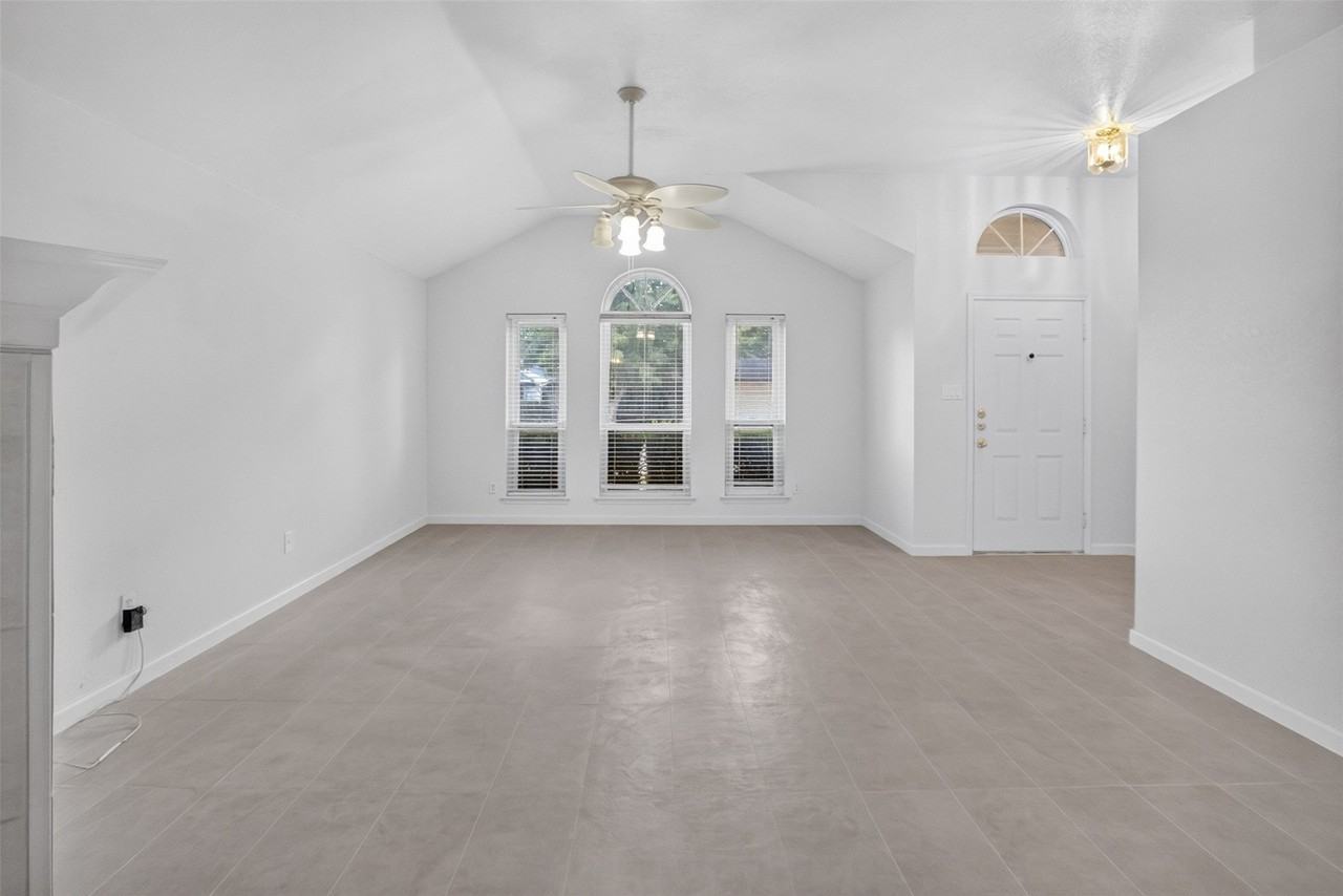 7016 Snowivy Ct - Photo 4 of 23