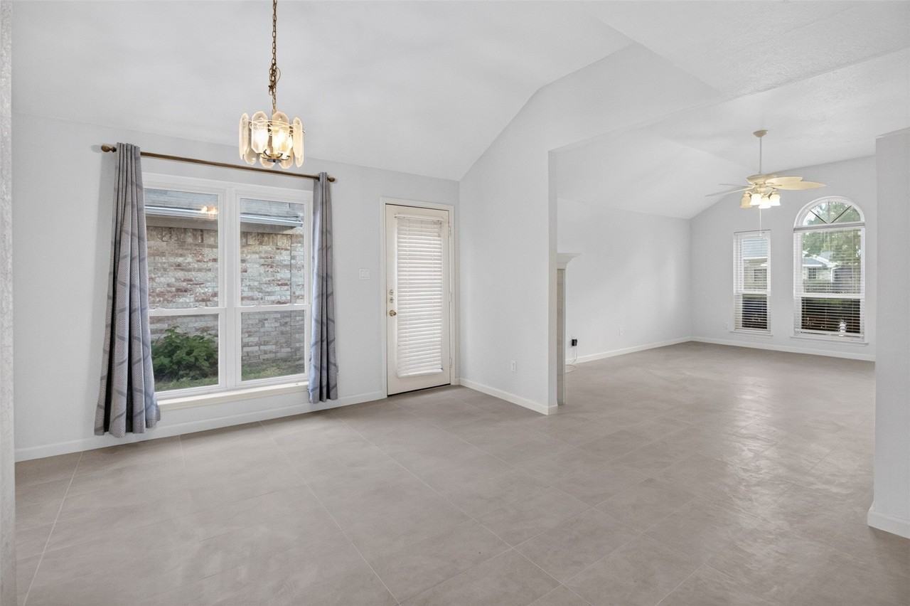 7016 Snowivy Ct - Photo 6 of 23