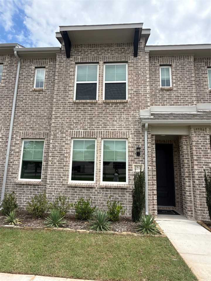 7621 Dakota Dr