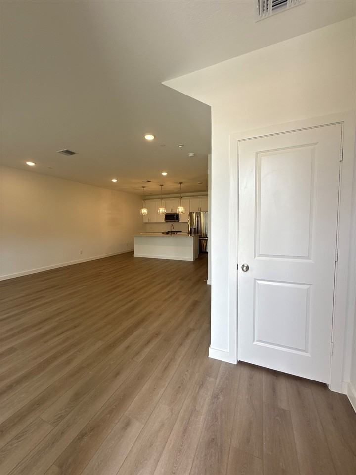 7621 Dakota Dr - Photo 2 of 14