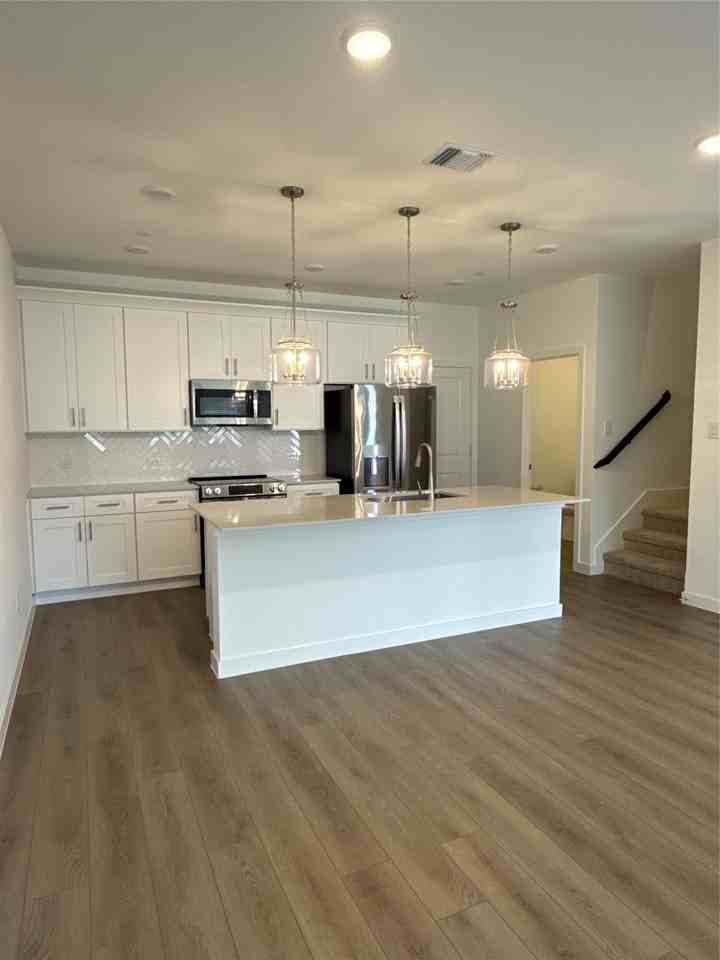 7621 Dakota Dr - Photo 3 of 14