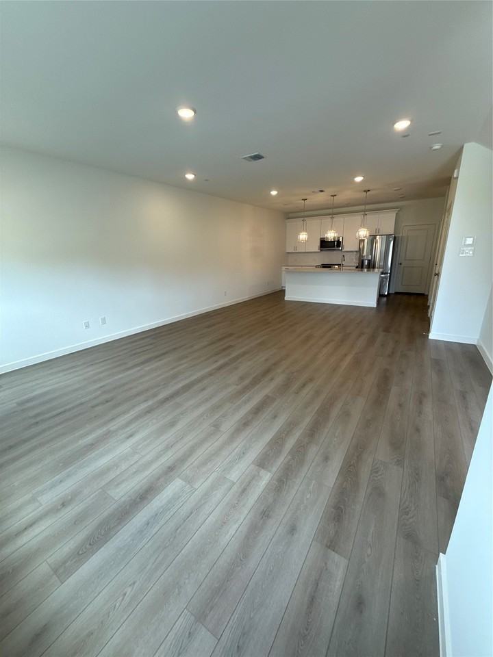 7621 Dakota Dr - Photo 4 of 14