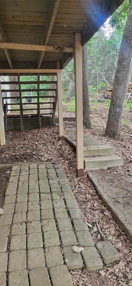 819 Oaklanding Cir - Photo 2 of 9