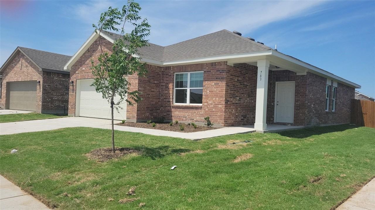 783 Camden Dr - Photo 2 of 14