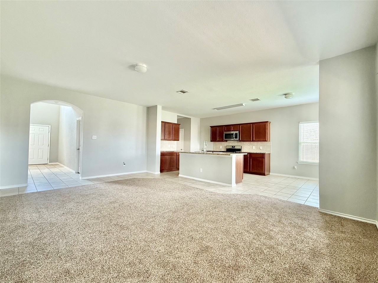 251 Cyrus St - Photo 6 of 36