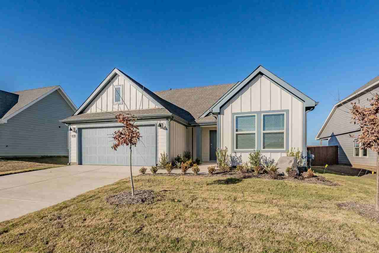 764 Primrose Ln - Photo 2 of 40
