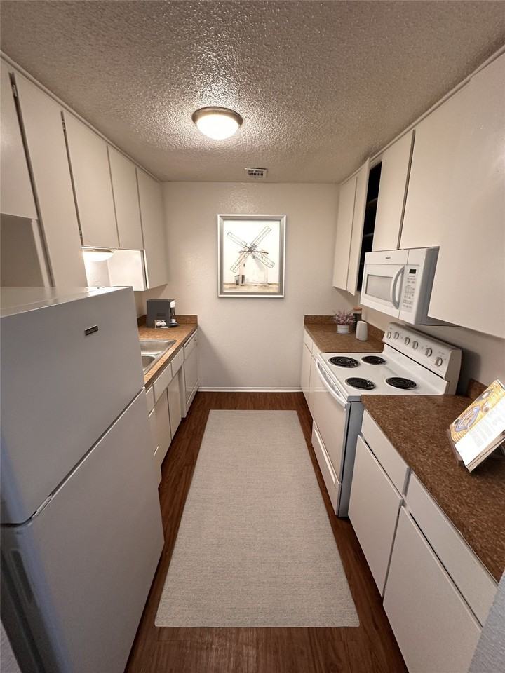 4639 Williams Rd #110 - Photo 5 of 11