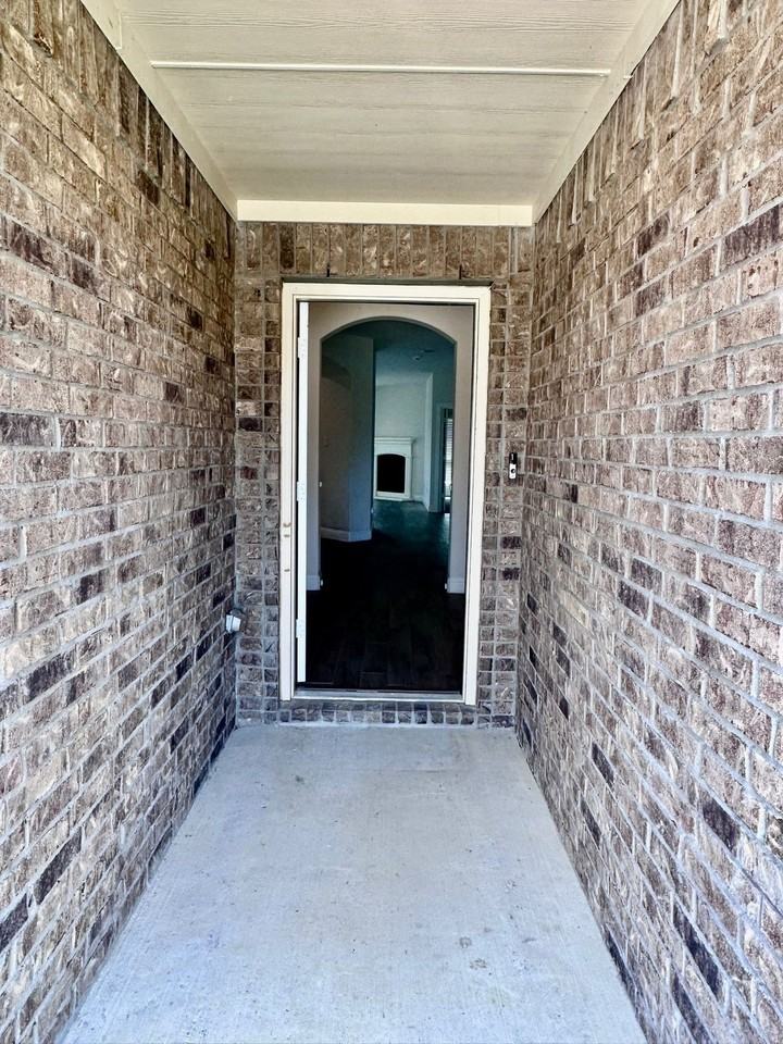 2612 Ainsworth Rd - Photo 2 of 22