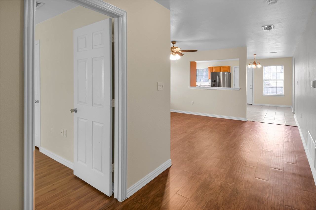 5711 Arlington Park Dr - Photo 4 of 15