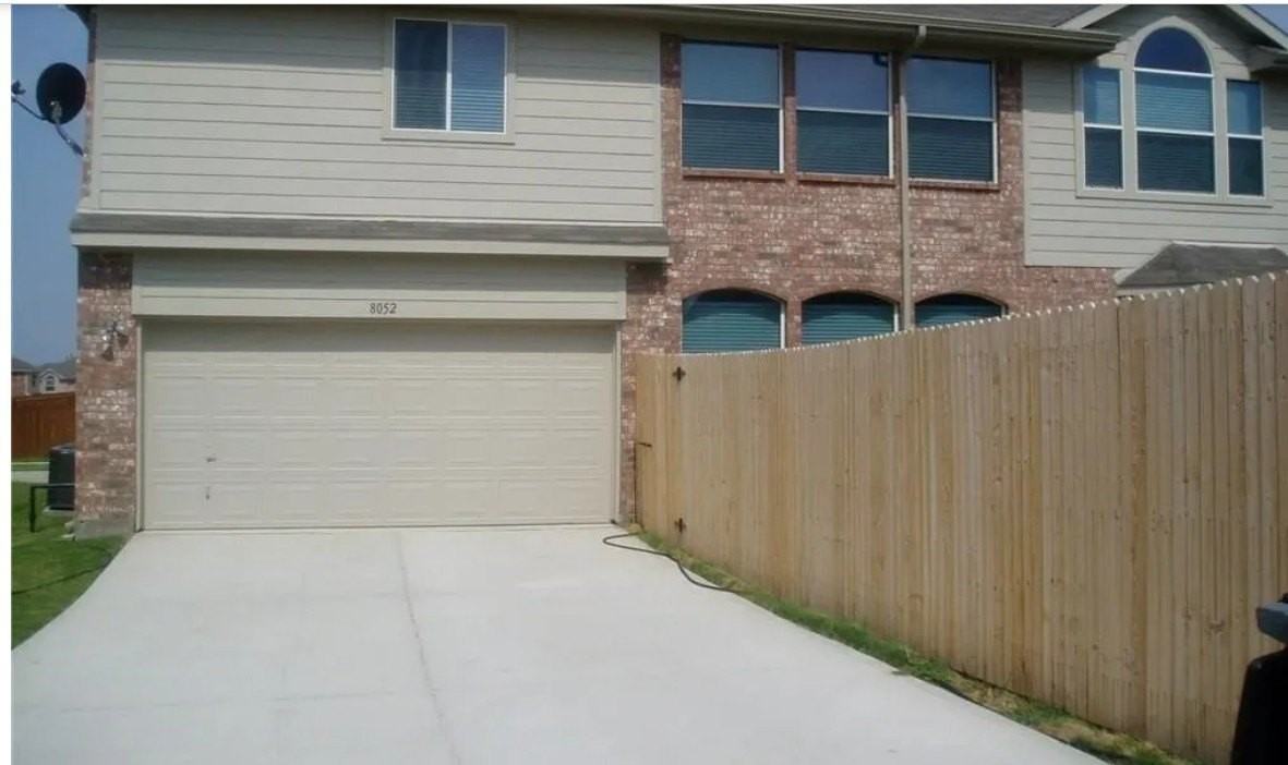 8052 Peacock Ln - Photo 3 of 5