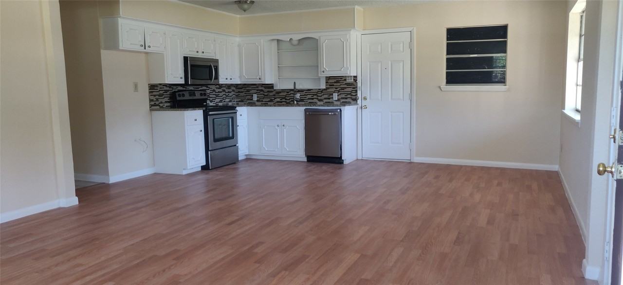 101 S Quinlan St - Photo 2 of 7