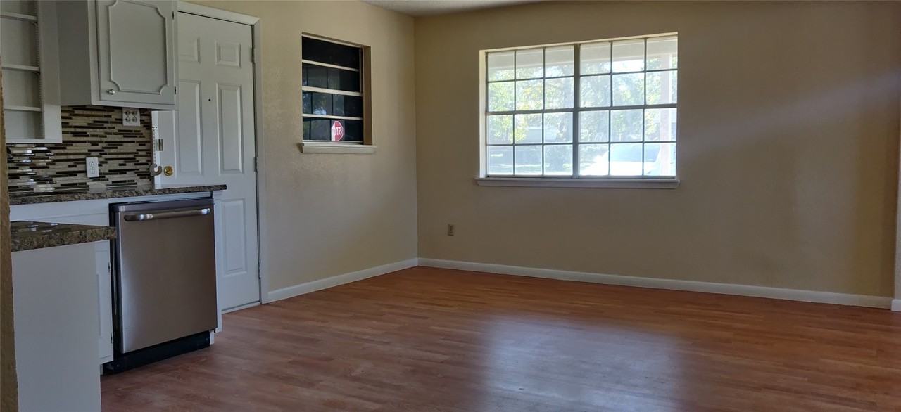101 S Quinlan St - Photo 5 of 7