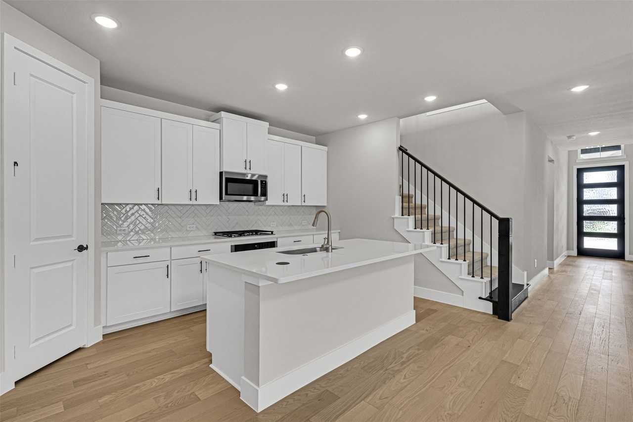 7245 Confetti Ln - Photo 3 of 31
