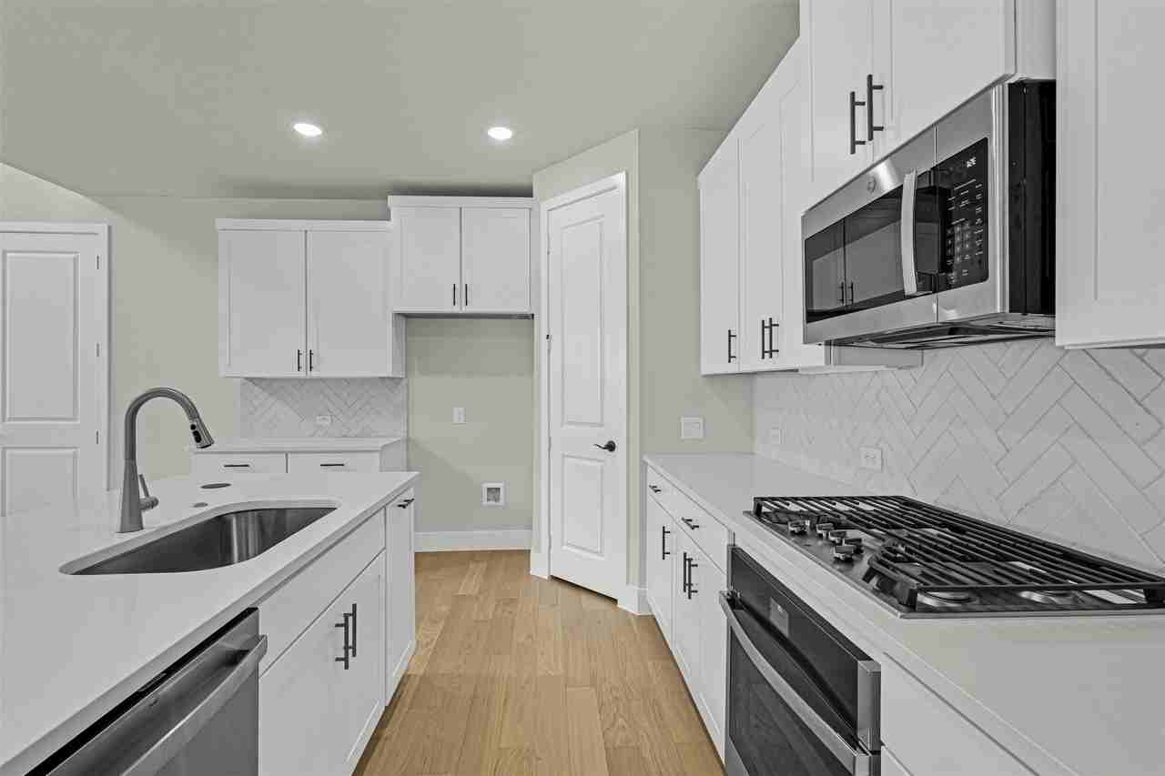7245 Confetti Ln - Photo 5 of 31