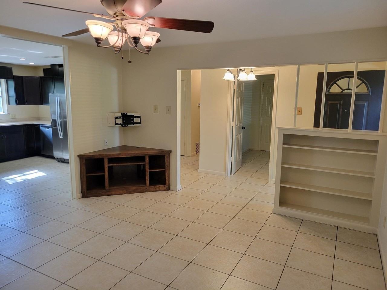 3159 Southlake Park Rd - Photo 2 of 11