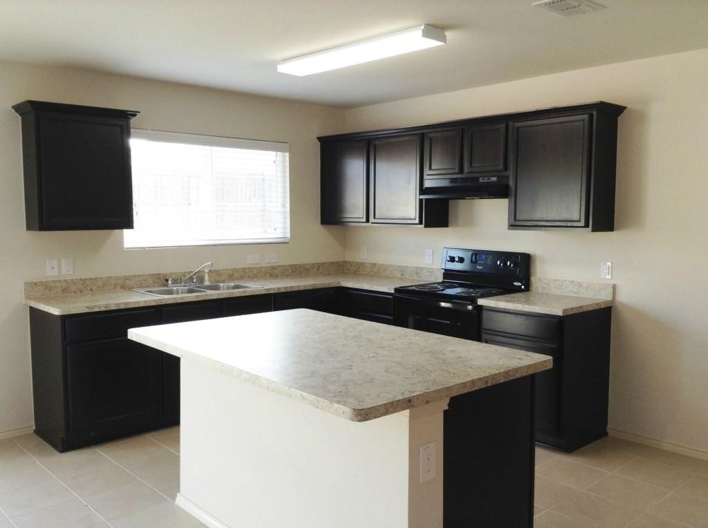 1413 S Raven Dr - Photo 2 of 12