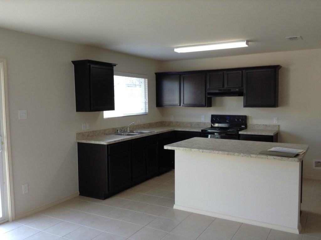1413 S Raven Dr - Photo 3 of 12